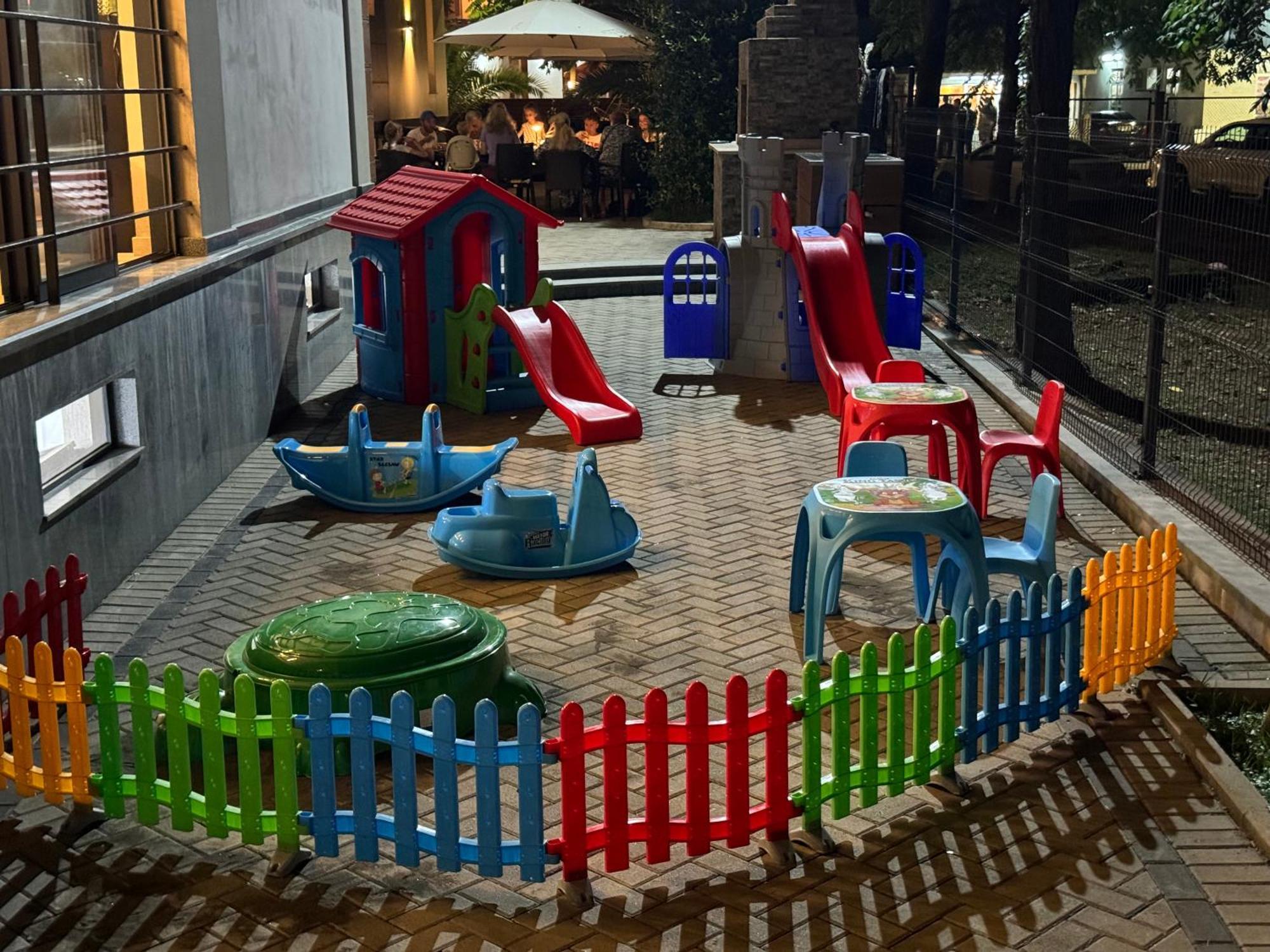 אורקי Ritsa Resort מראה חיצוני תמונה